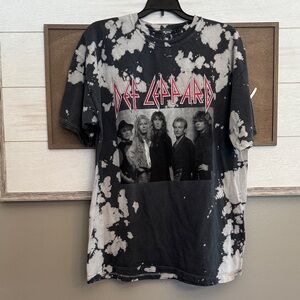 Def Leppard Black and White Graphic T-Shirt